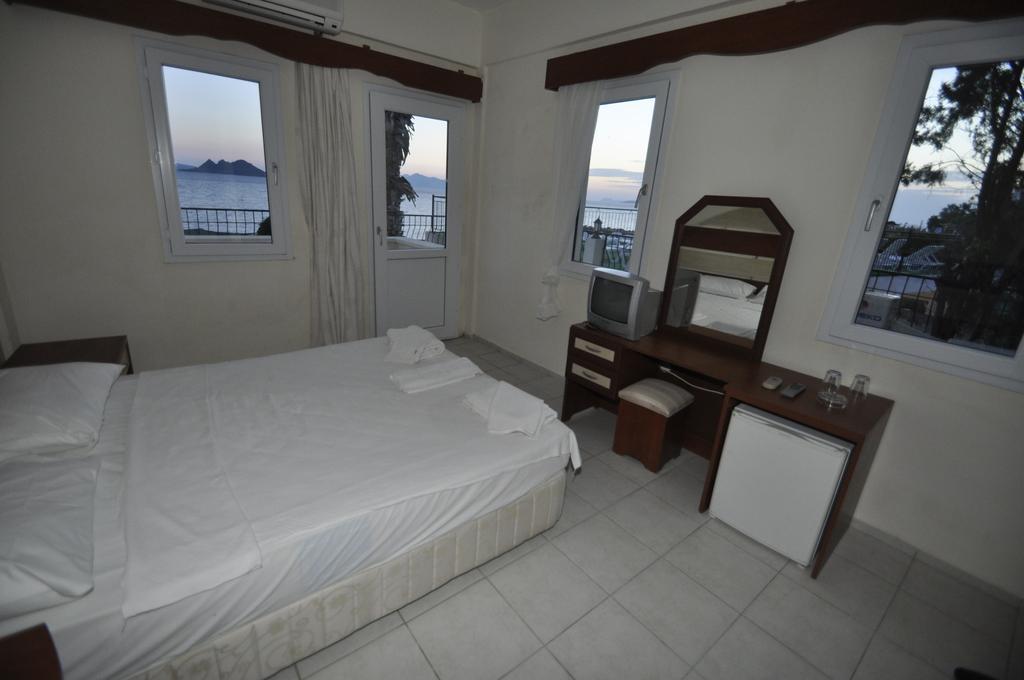 Ado Beach Hotel تورغوتْريس الغرفة الصورة